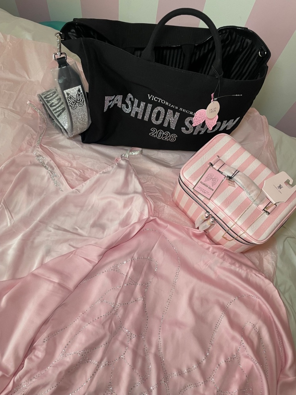 Victoria’s Secret Fashion Show Glam Kit - Picture 9 of 9
